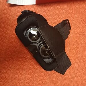 Black Virtual Reality Headset with Adjustable Straps